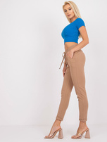 Camelowe spodnie Approachable