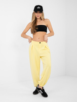 Jasnożółte dresowe spodnie z ozdobnym guzikiem