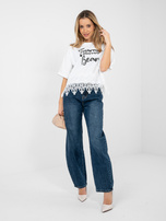 Biała bluzka oversize z koronkowym wykończeniem