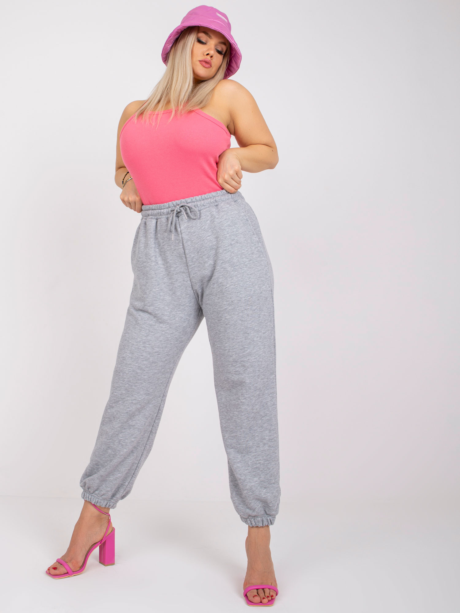 Pilkos melange spalvos plus size medvilninės Ainhoa sportinės kelnės.