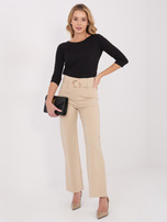 Beżowe spodnie z lekko rozszerzaną nogawką