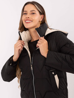 Czarna damska kurtka z odpinanym kapturem