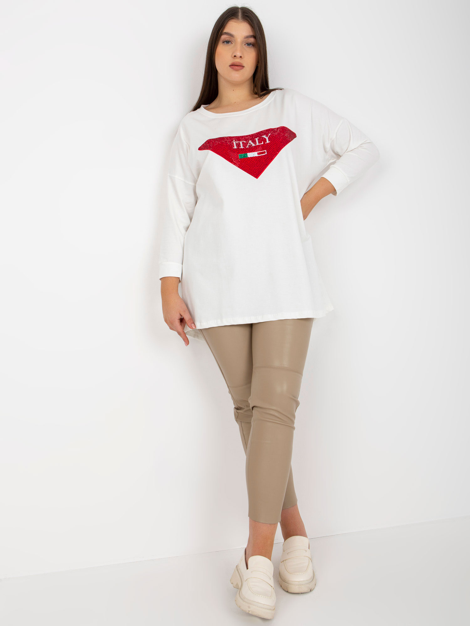 Ecru damska bluzka plus size z aplikacja z dżetów