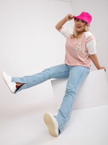 Biało-różowa bluzka plus size z naszywką 