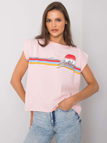 Jasnoróżowy t-shirt z nadrukiem Malibu