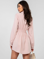 Pastelowa różowa sukienka z zaszytymi zakładkami RUE PARIS