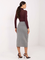 Szara dzianinowa spódnica bez zadęcia