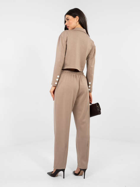 Ciemnobeżowy komplet z dwurzędową marynarką RUE PARIS