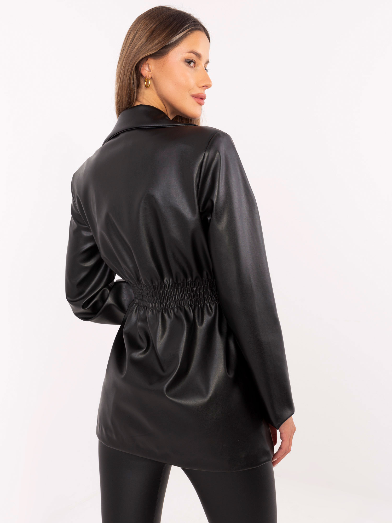 Hurt Schwarze zweireihige Damenjacke aus Kunstleder.