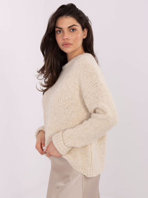 Jasnobeżowy sweter boucle z domieszką alpaki