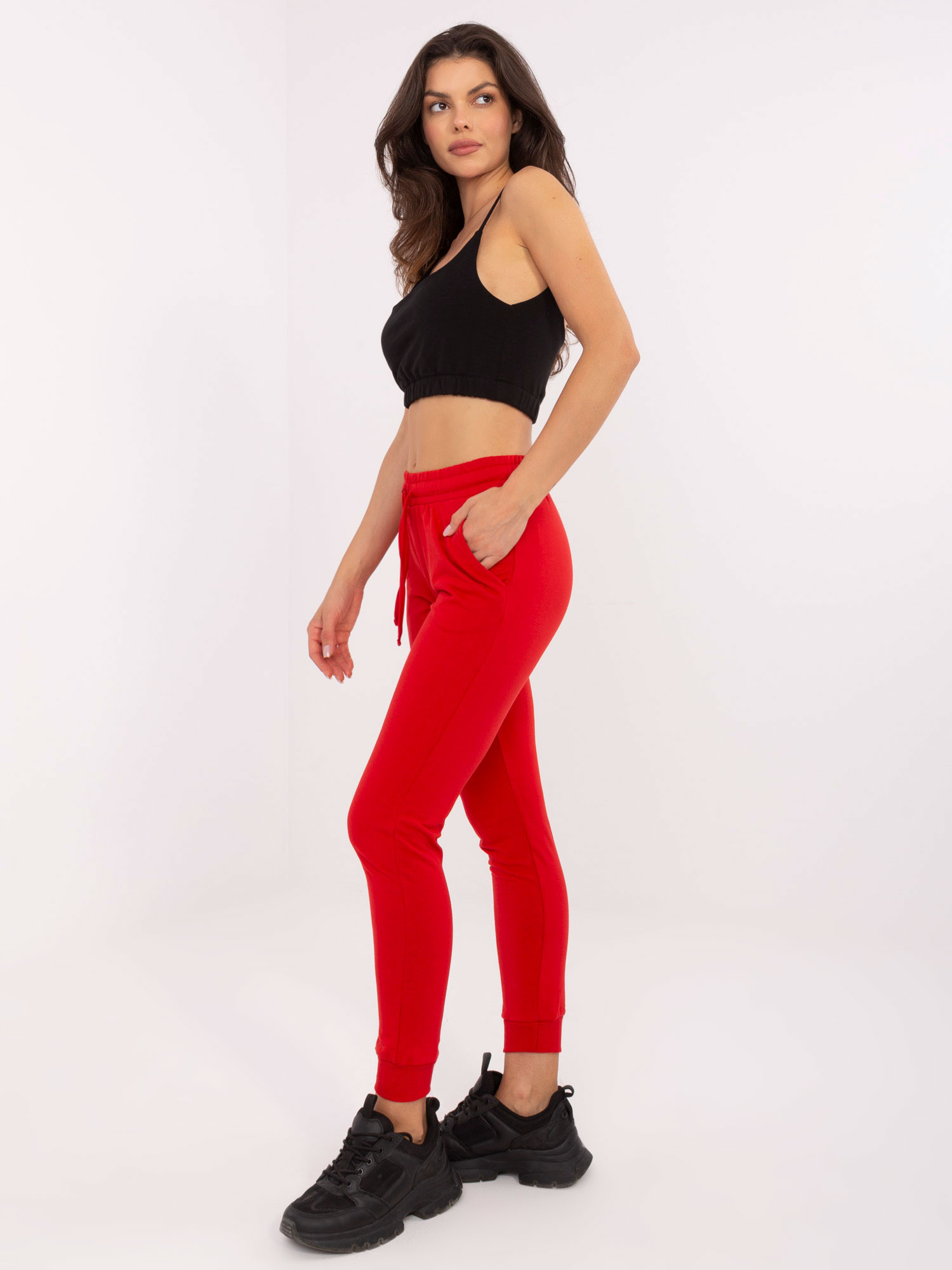 Hurtownia Czerwone dresowe spodnie basic jogger 