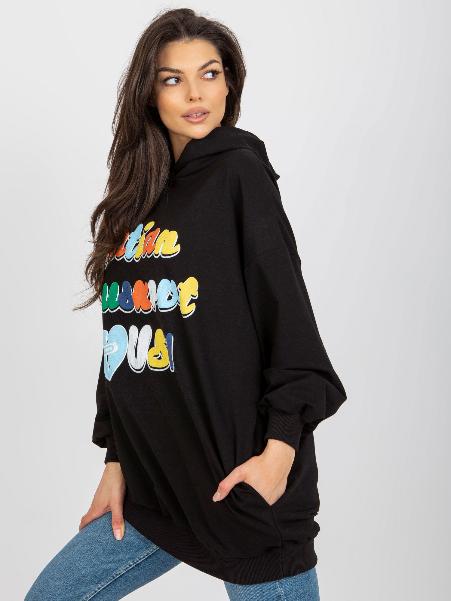 Hurt Czarna dresowa bluza z nadrukiem i kieszeniami