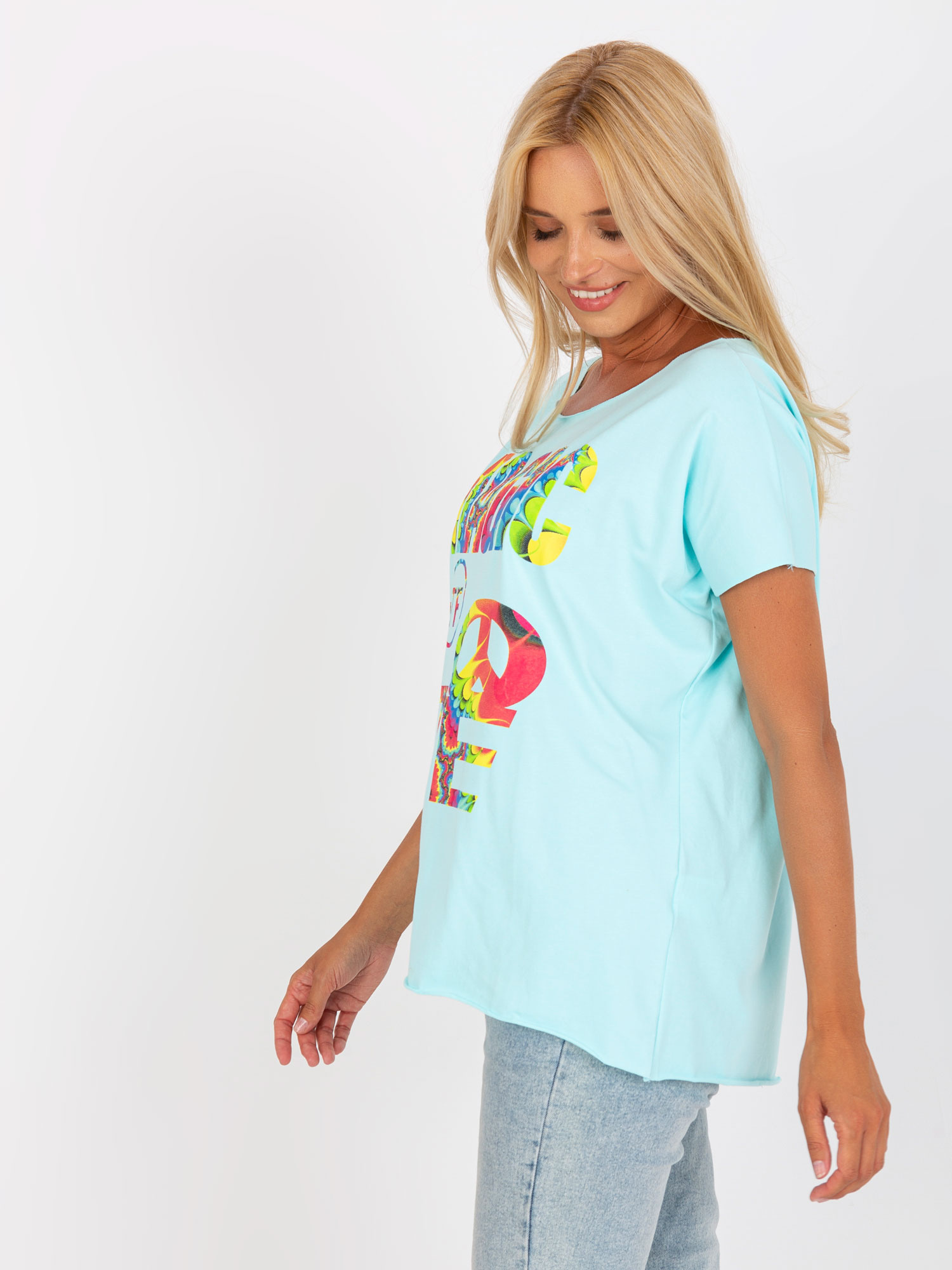 Großhandel hellblaue T-Shirt mit Druck aus Baumwolle.