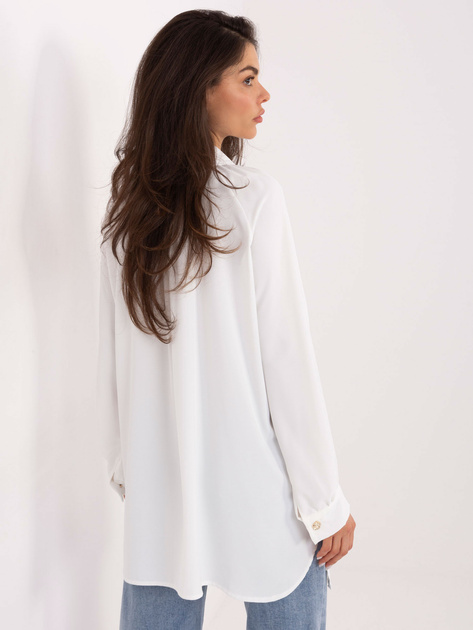 Biała długa koszula z ozdobnymi guzikami