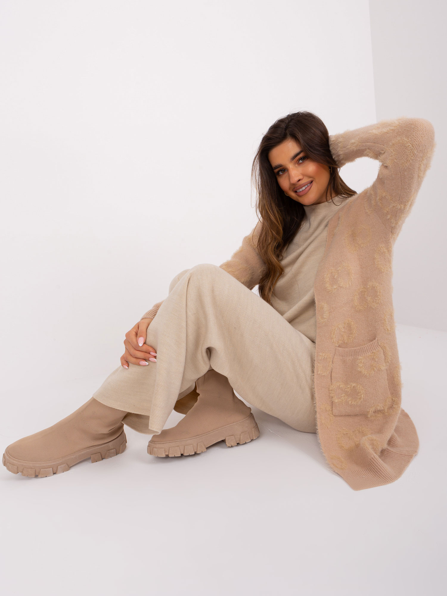 Großhandel Beige Cardigan mit Taschen.
