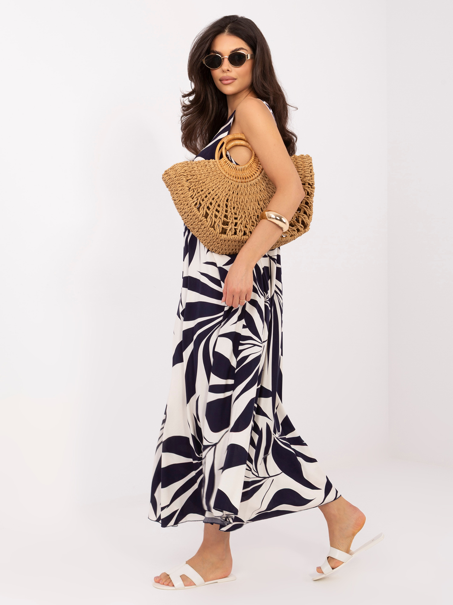 Granatowa długa sukienka na lato