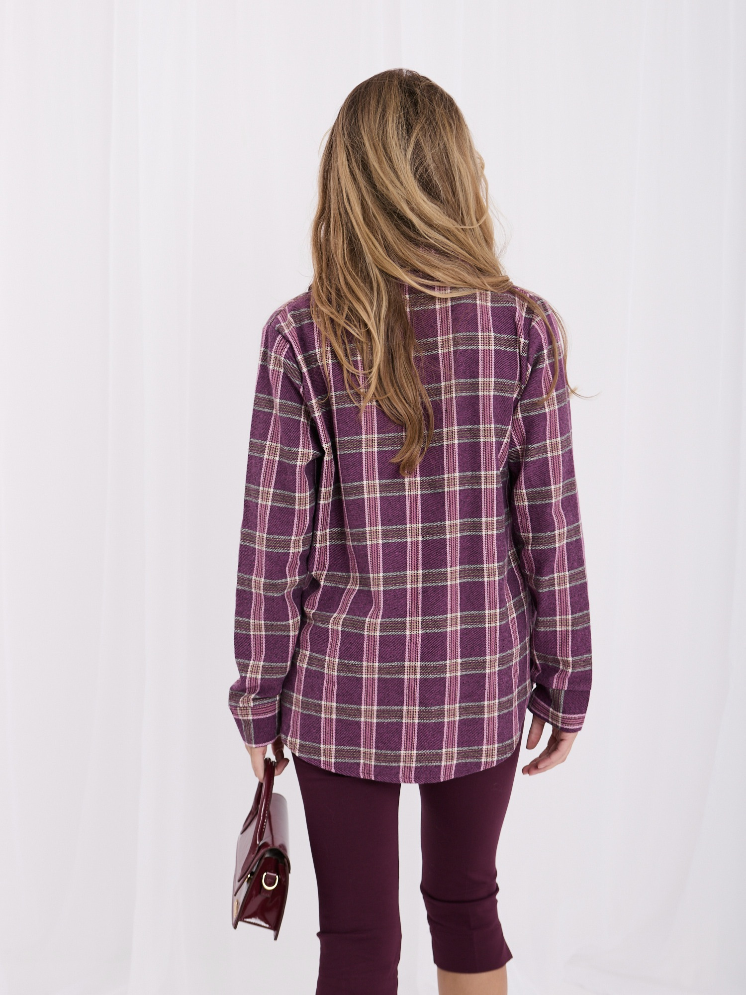 Lila Flanell Oversize-Hemd mit Kragen.