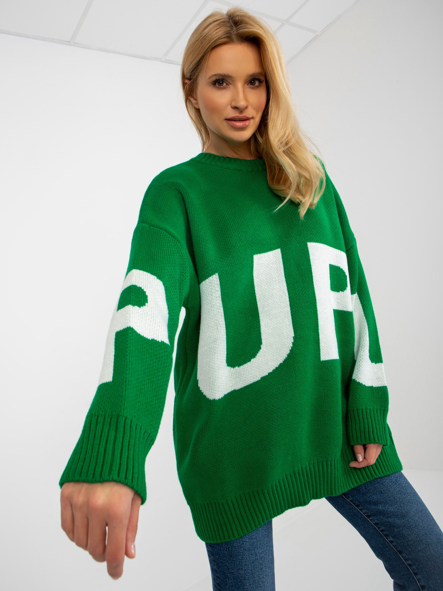 Zielony damski sweter oversize z napisem RUE PARIS