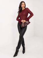 Burgundowa dopasowana bluzka z koronki