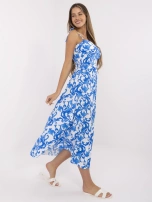 Weiß-blaues Sommerkleid im griechischen Stil.