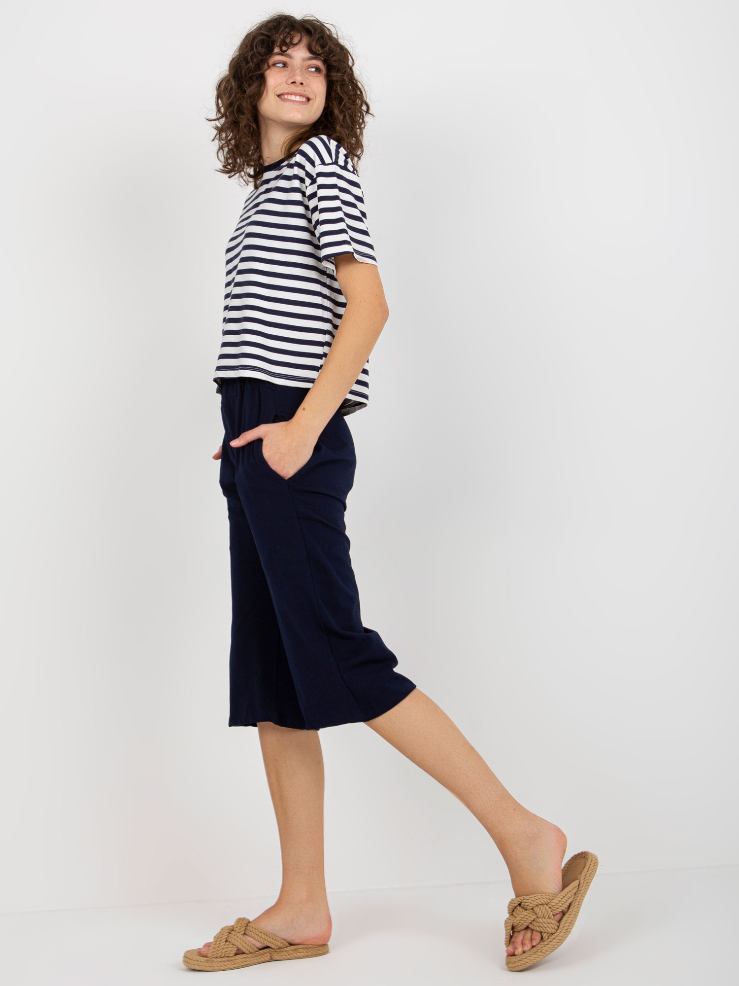 Granatowo-biały letni komplet basic z t-shirtem w paski