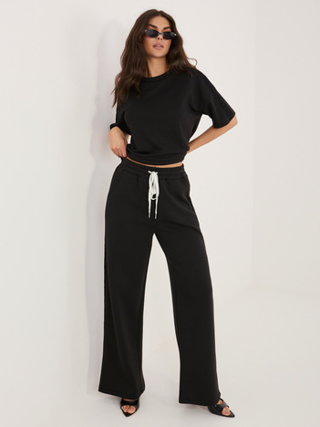Czarne dresowe spodnie wide leg od kompletu