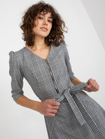 Hurt Biało-czarna midi sukienka koktajlowa w kratę z paskiem