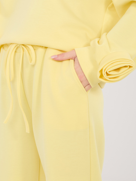 Pastelowy żółty damski komplet z prostymi spodniami