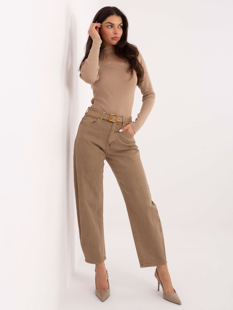 Beżowy elegancki sweter z golfem