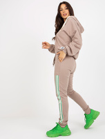 Hurt Ciemnobeżowy damski komplet casualowy z aplikacją