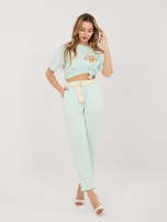 Pfefferminzfarbene Damen-Hosen mit geradem Bein und Taschen.