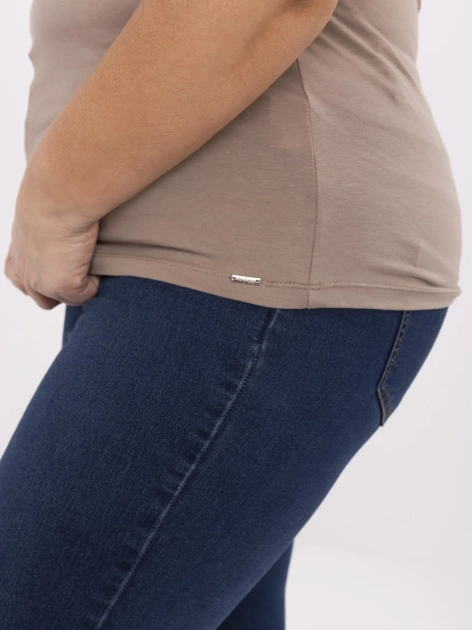 Ciemnobeżowy t-shirt plus size z okrągłym dekoltem