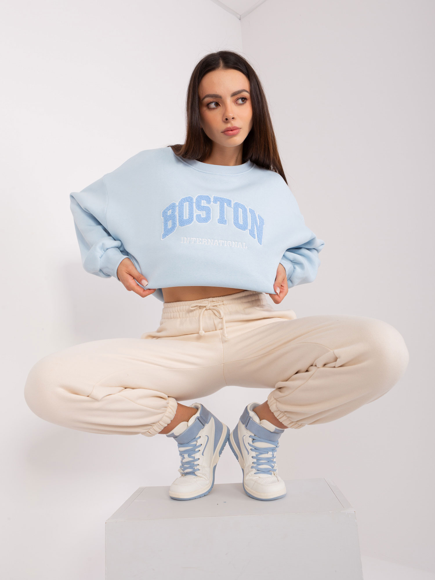 Jasnoniebieska bluza bez kaptura o kroju oversize