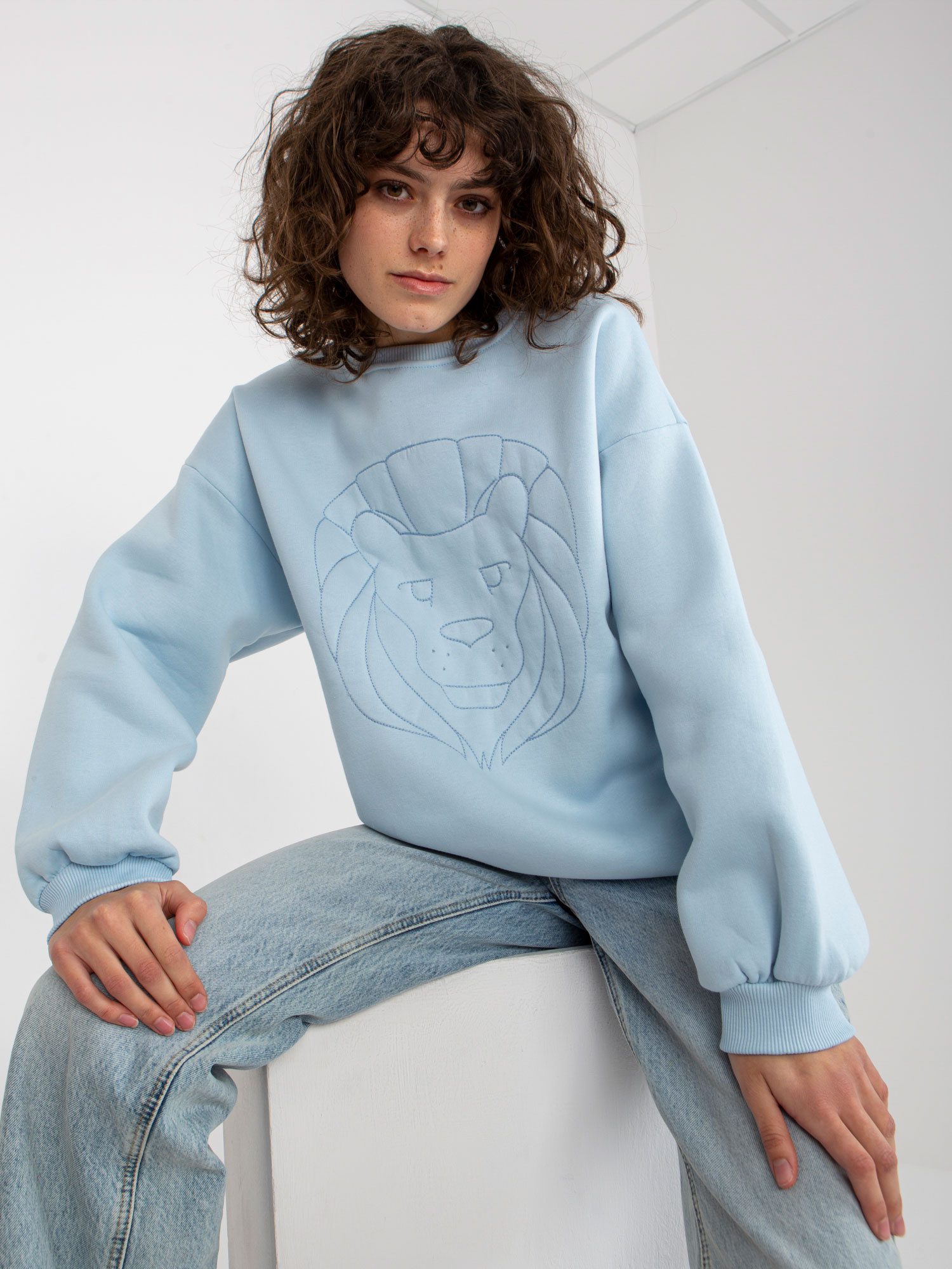Jasnoniebieska dresowa bluza bez kaptura oversize