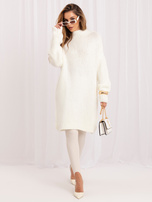 Hurt Ecru mini sukienka oversize z dzianiny Violetta RUE PARIS 