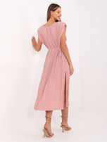 Brudnoróżowa midi sukienka z plisowaniem 
