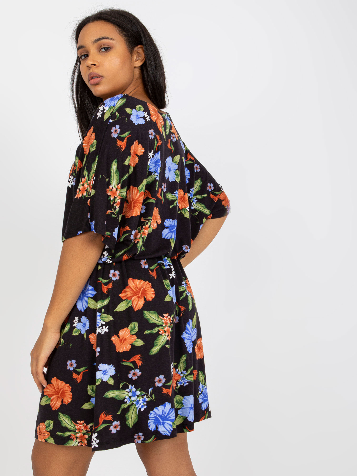 Czarno-niebieska mini sukienka plus size z wiskozy