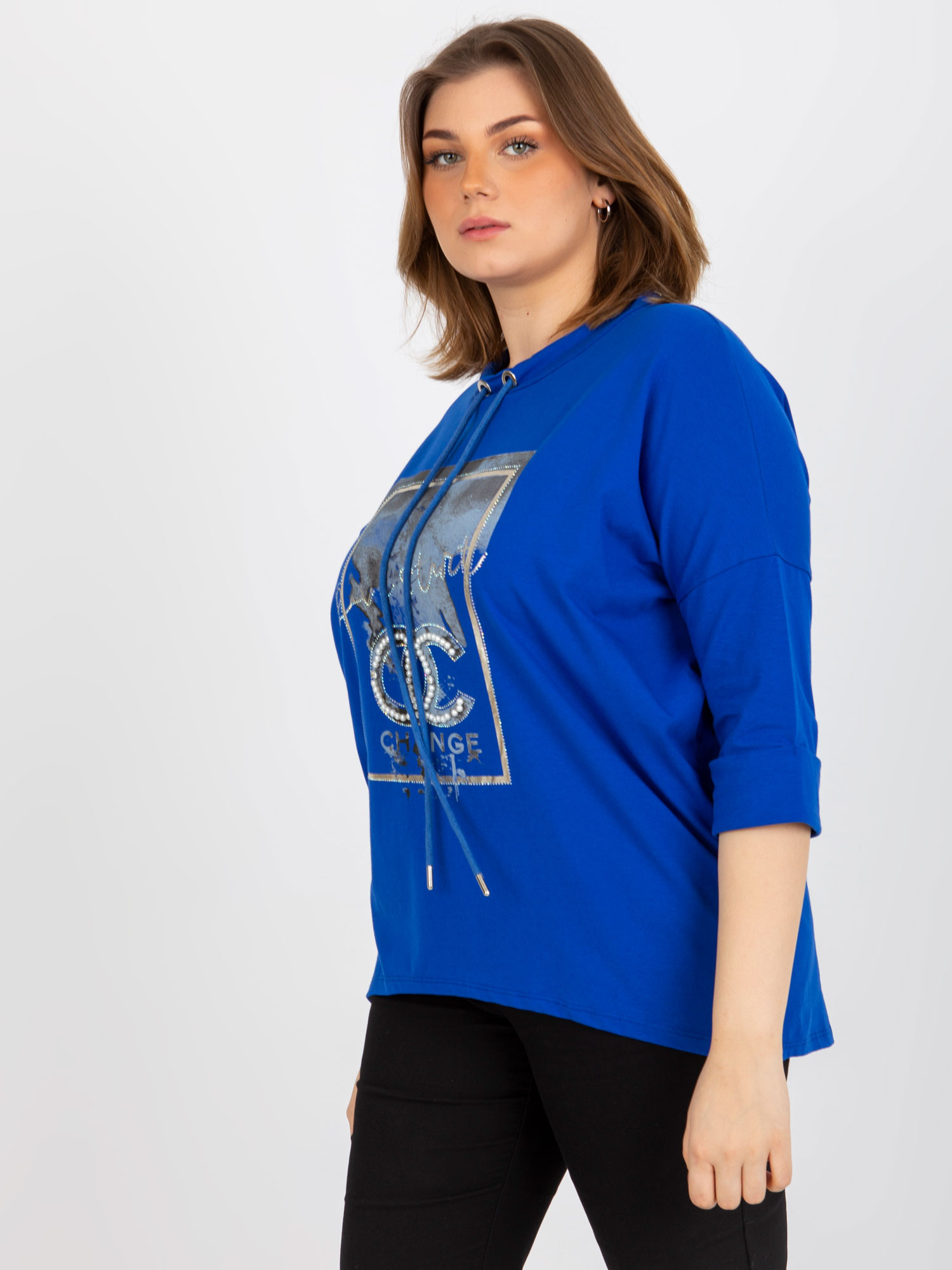 Hurtownia Ciemnoniebieska bluzka plus size z aplikacją 