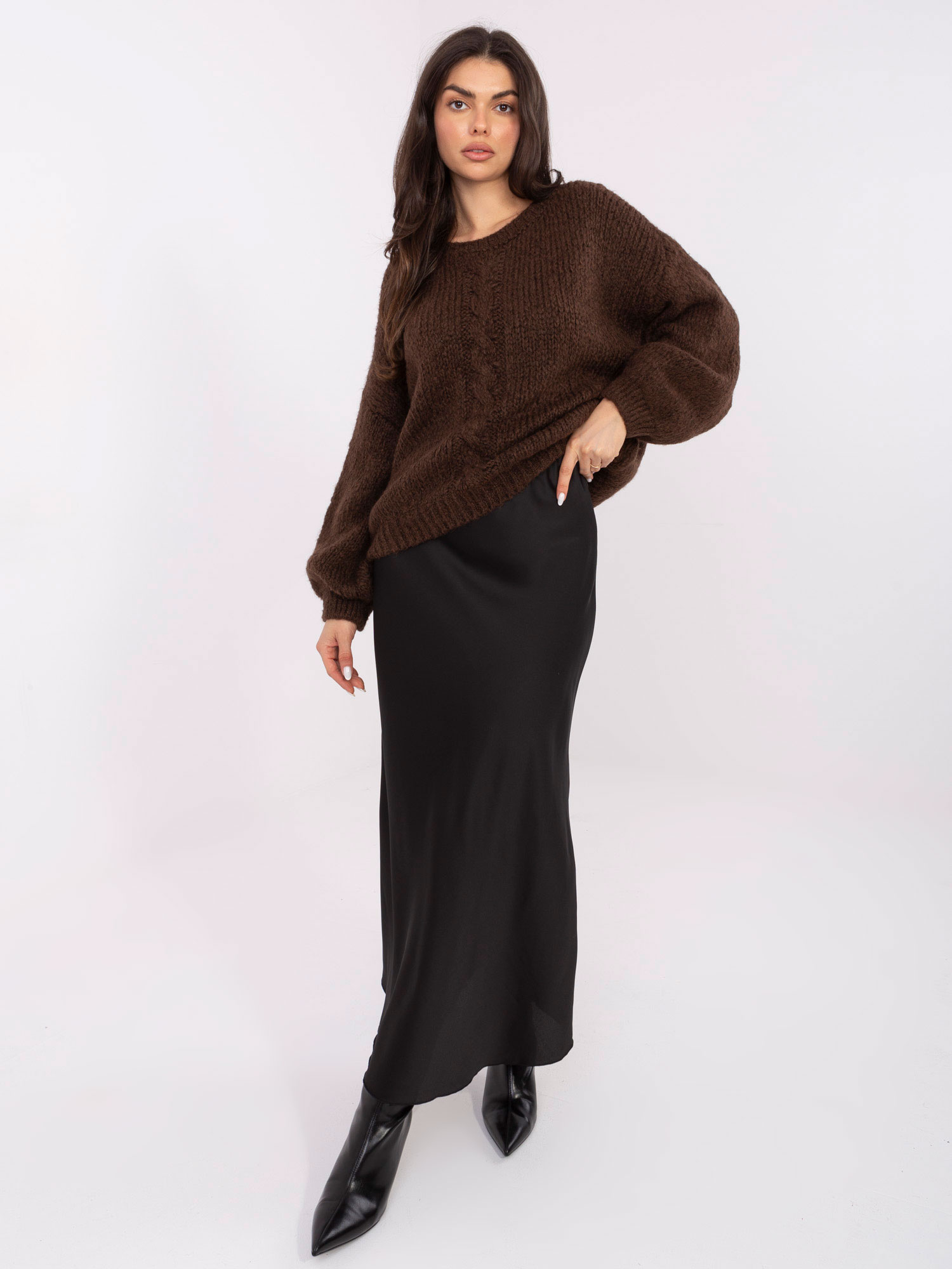 Sweter ciemny brązowy