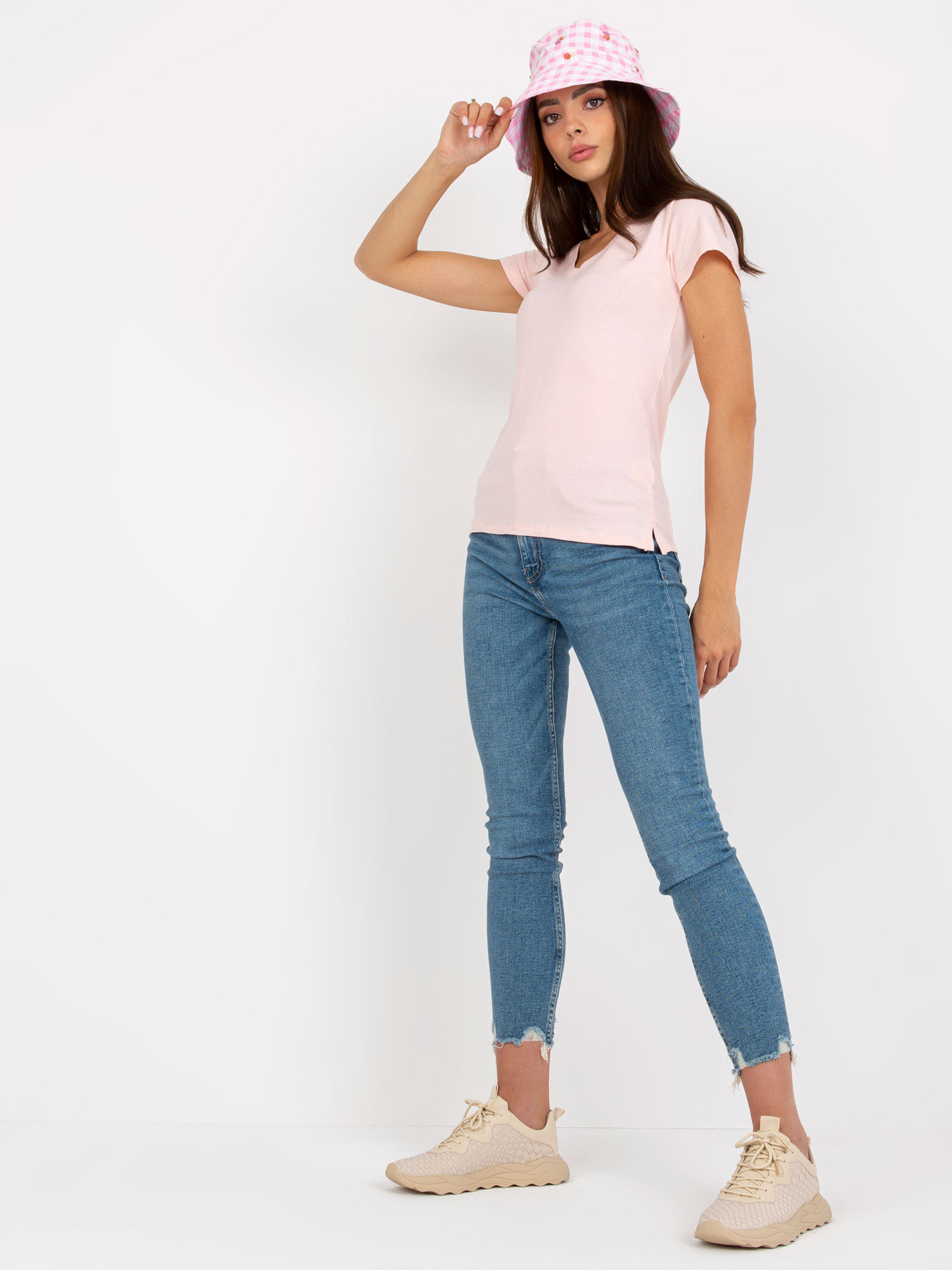 Hurtownia Jasnoróżowy t-shirt basic z dekoltem w serek 