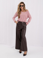 Dreckrosafarbener Basic-Pullover mit langen Ärmeln.
