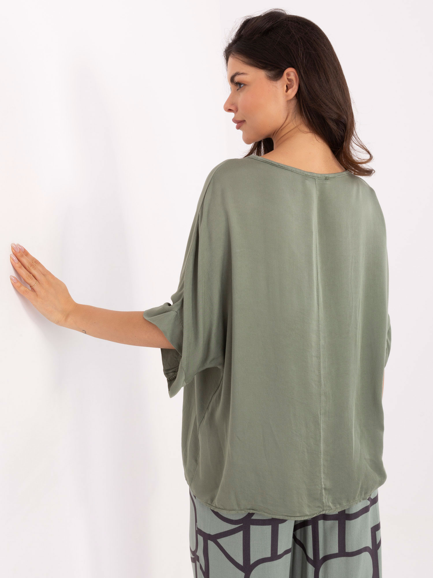 Khaki Oversize-Bluse für den Sommer OCH BELLA.