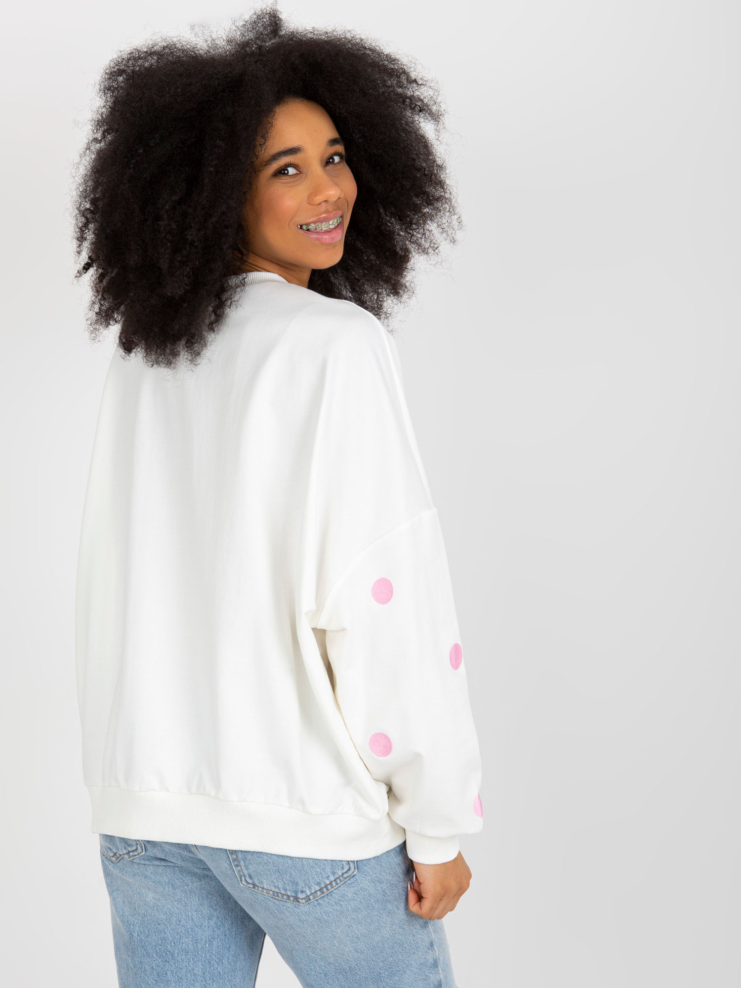 Hurtownia Ecru dresowa bluza bez kaptura w grochy