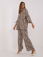 Beige-schwarzes zweiteiliges Set mit Tiermuster.
