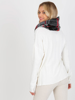 Grauer-roter warmer Schal mit Karomuster.
