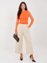 Jasnobeżowe szerokie jeansy z kieszeniami 