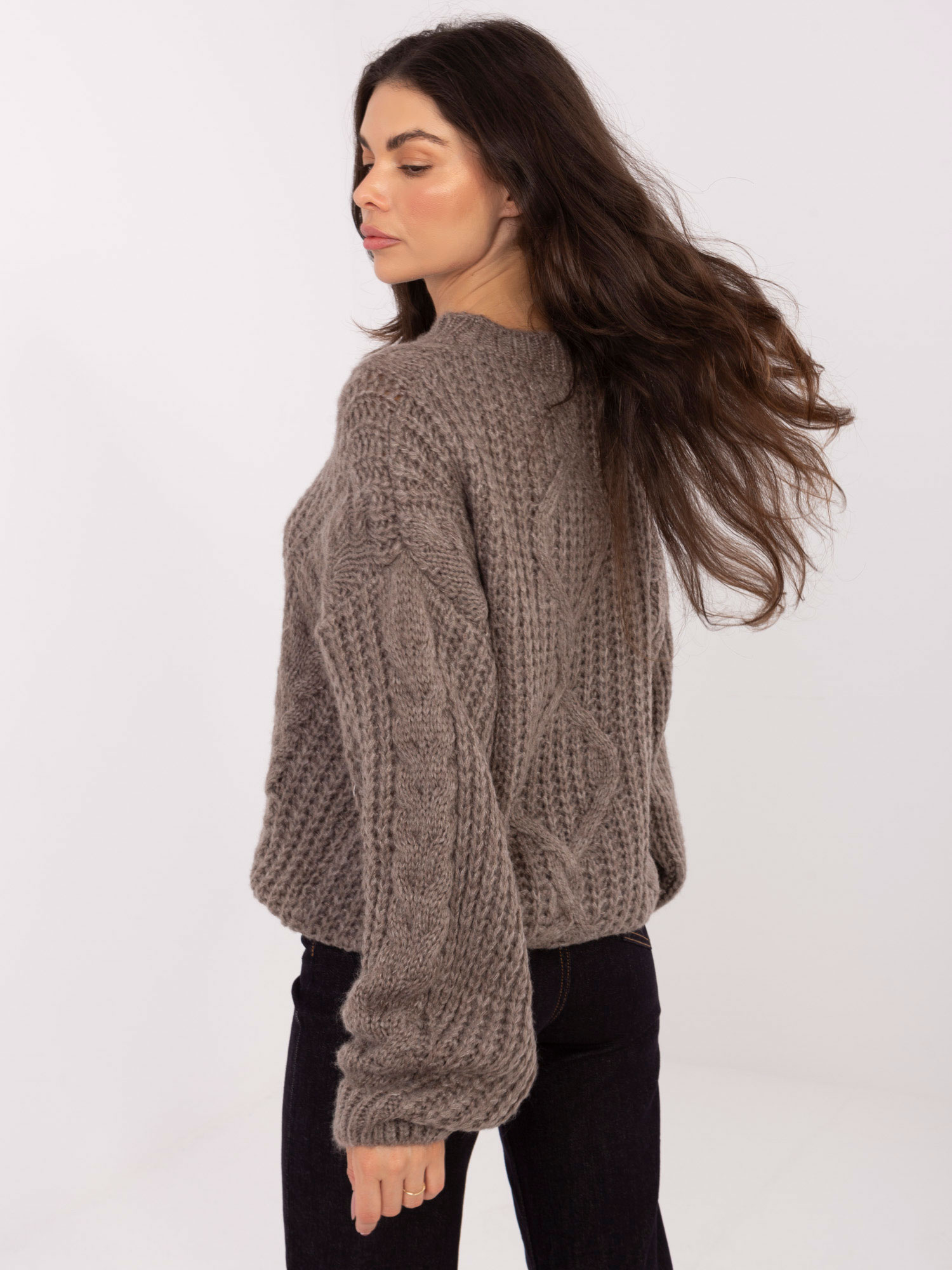Sweter ciemny bezowy