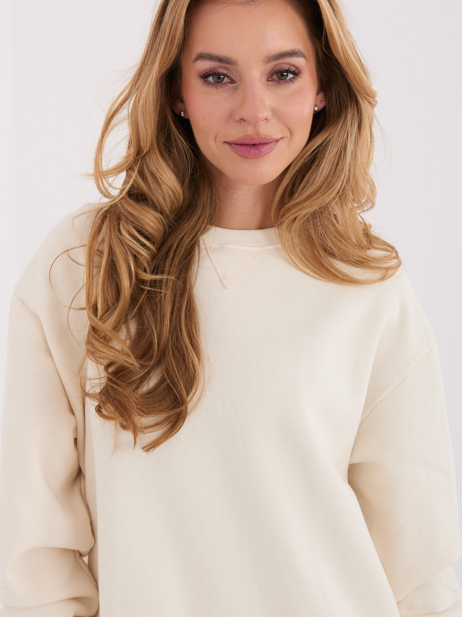 Ecru dresowa bluza basic z ociepleniem