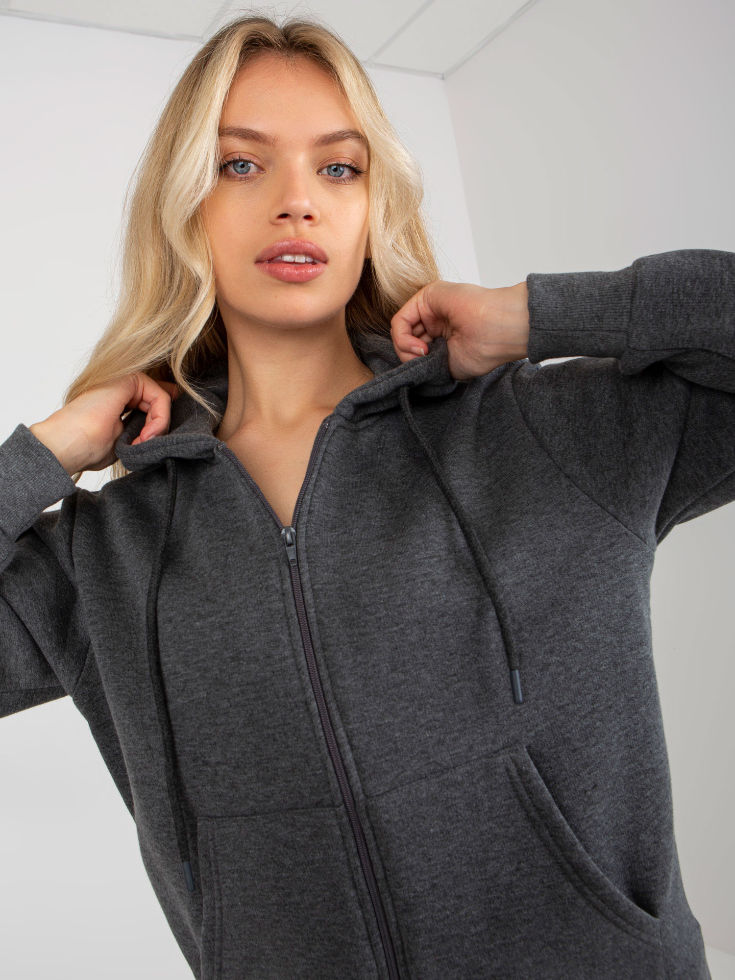 Ciemnoszara rozpinana bluza basic z kapturem RUE PARIS