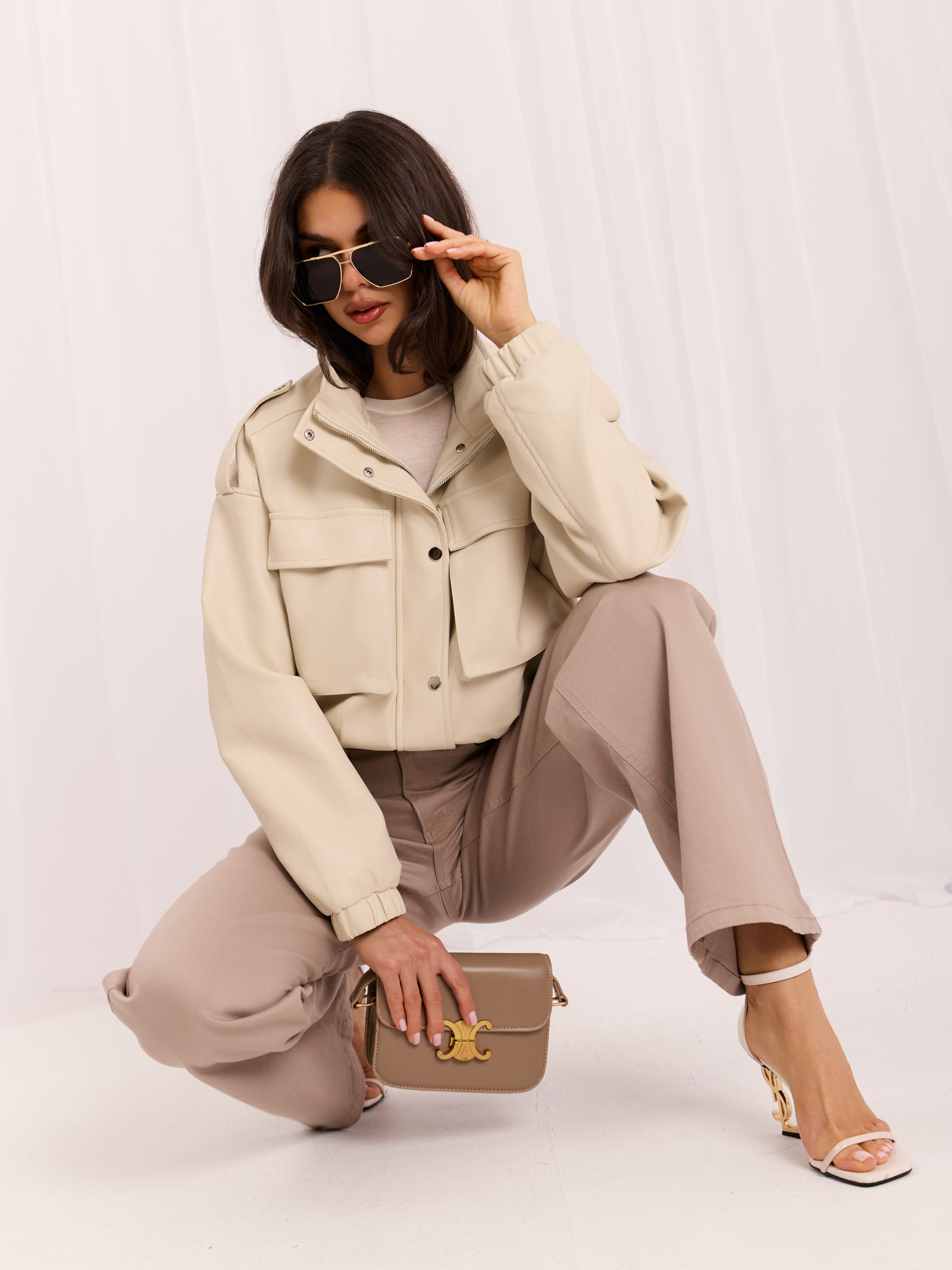 Ciemnobeżowe damskie jeansy wide leg